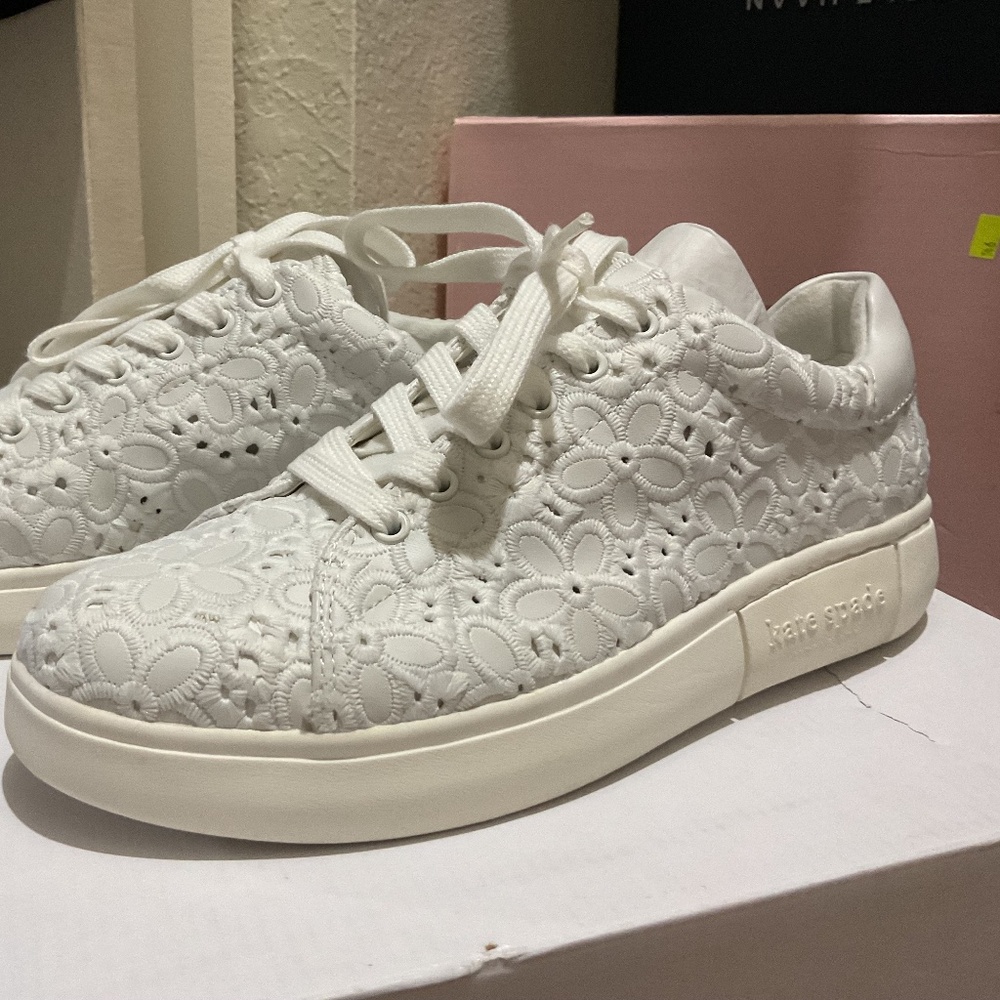 Kate Spade Sneaker size 9.5 B eyelet white